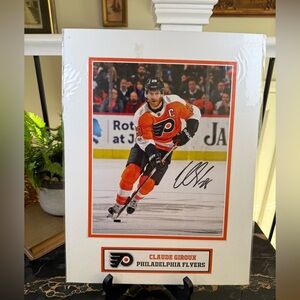 Claude Giroux Flyers 8x10 Matted Photo w/ Printed Signature (Not Hand-Signed)